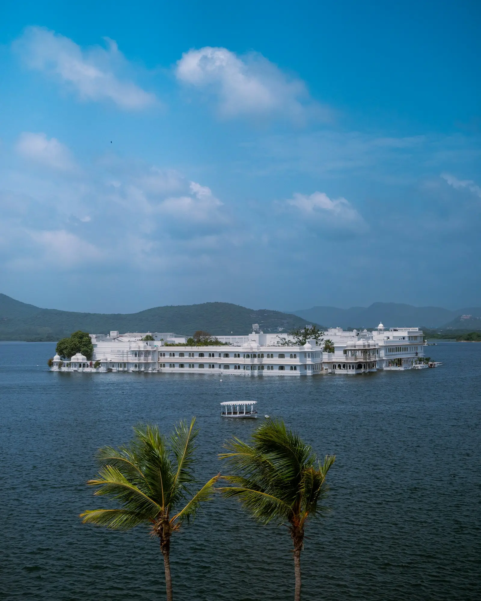 Sunset over Lake Pichola and the Lake Palace, Udaipur